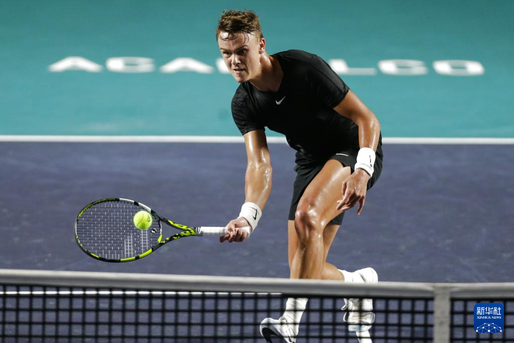 竞争激烈的 竞争激烈的